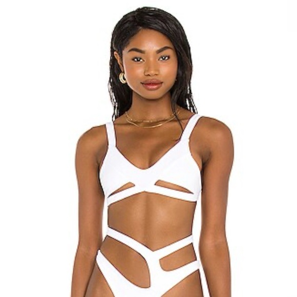 INDAH Nova Bikini Top in White Size L